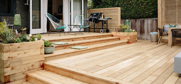 Cedar Decking in Los Angeles, CA